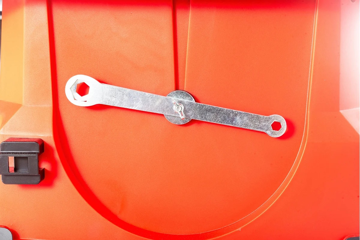 table-saw-einhell-tc-ts2025-3eco-wrench-holder