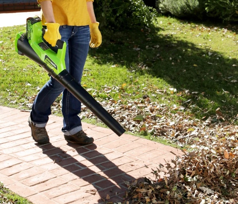 akkumulyatornyy-vozduhoduv-greenworks-g40ab-2400807ub-controls-handle