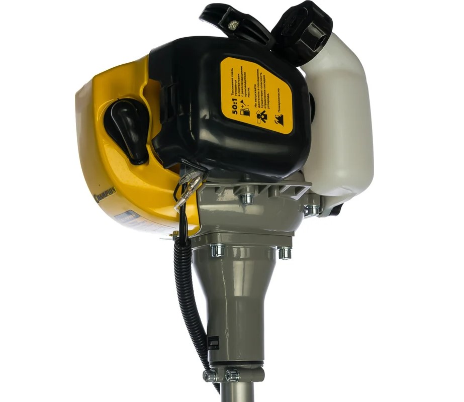 trimmer-champion-t256-2-dvigatel-i-toplivnyj-bak