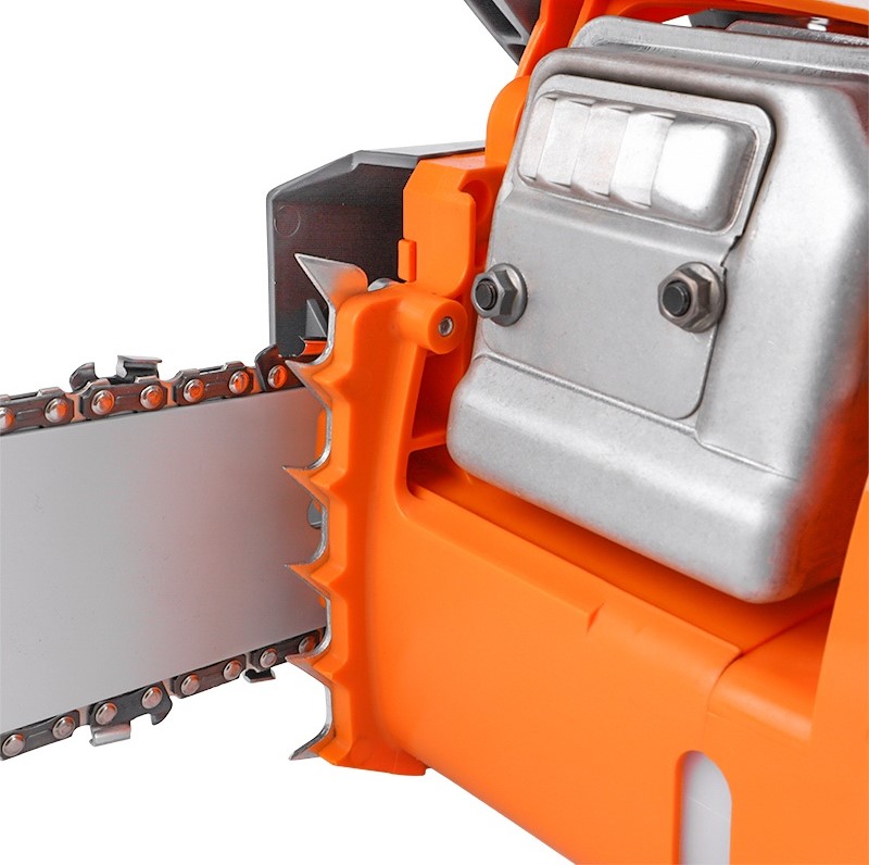 villartec-sb018-legend-gasoline-chainsaw-bumper-spikes-detail