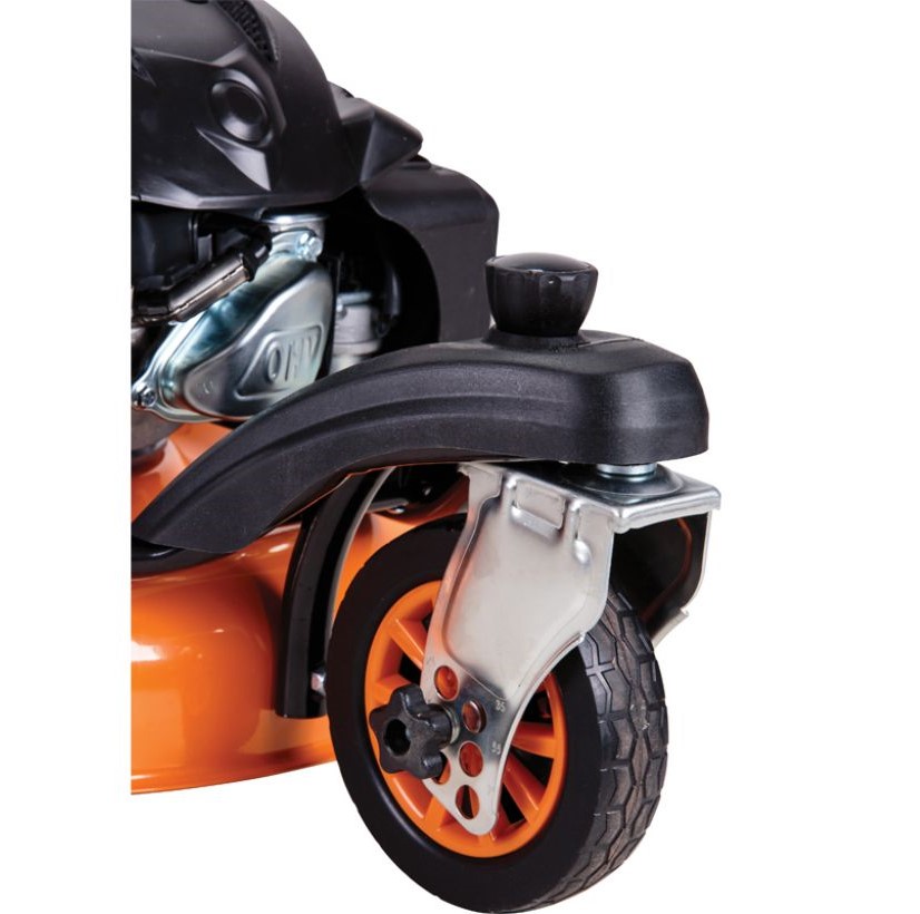 gazonokosilka-benzinovaya-villager-vrsh-555r-dvigatel-krupnym-planom