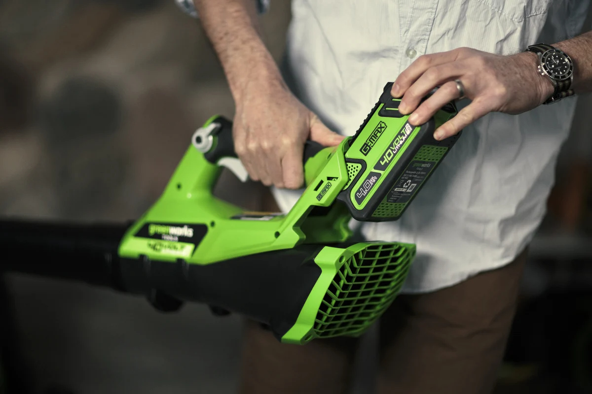 akkumulyatornyy-vozduhoduv-greenworks-g40ab-2400807ub-package