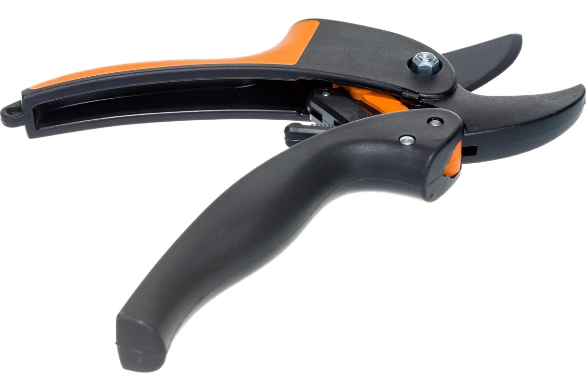 sekator-fiskars-111670-soedinenie
