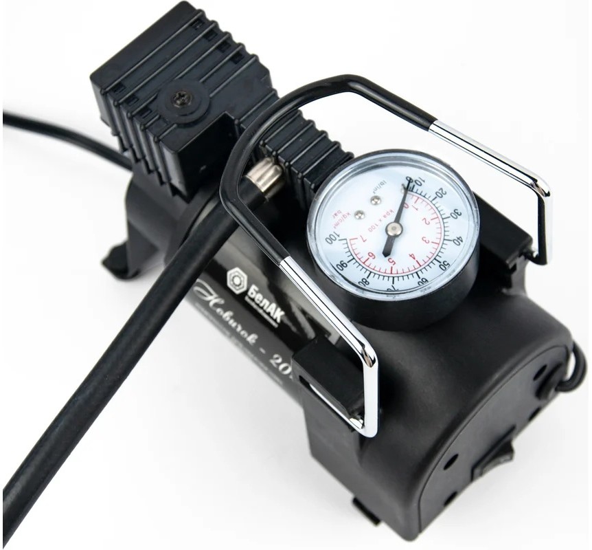 car-air-compressor-belak-novichok-20-pressure-gauge-close-up