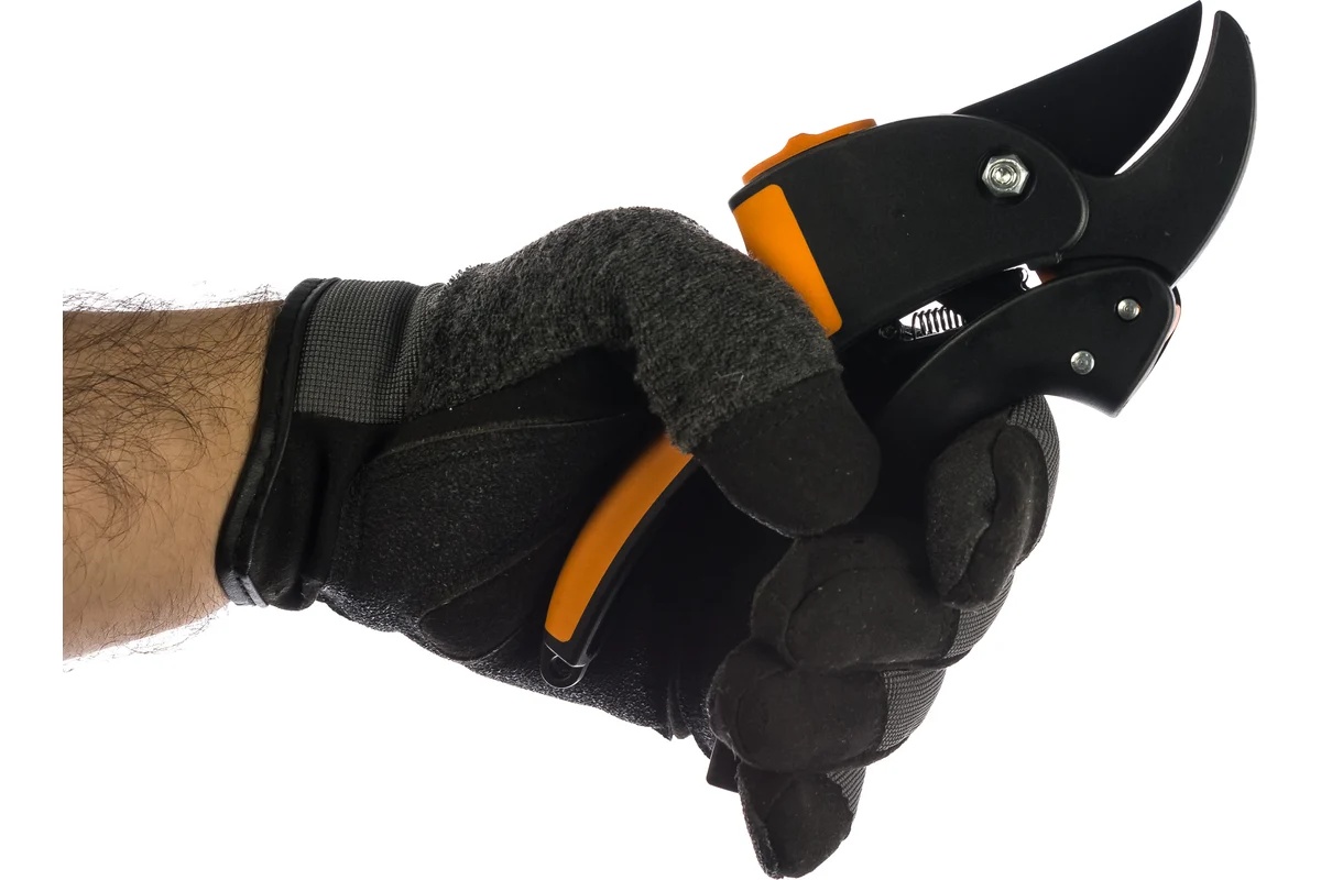 sekator-fiskars-111670-vid-sboku