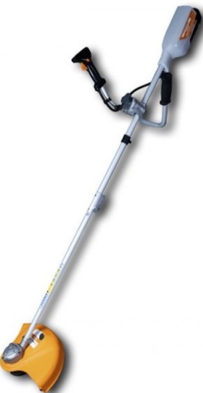 akkumulyatornyj-trimmer-villartec-ca-40-v-rabote-na-uchastke