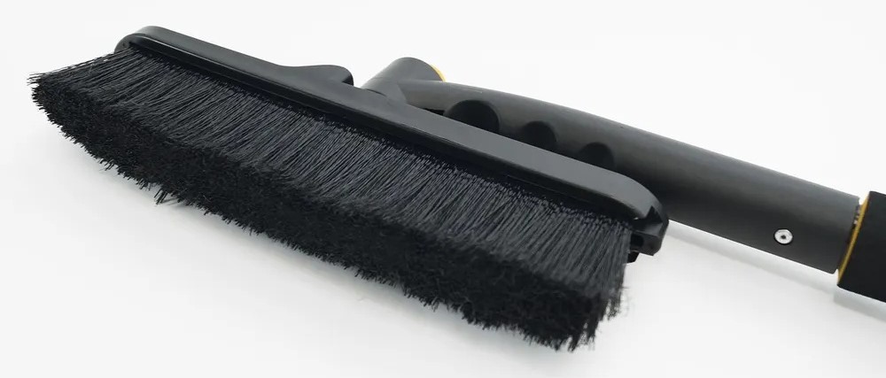 snow-brush-scraper-pobedit-frost-xii-610mm-brush-detail