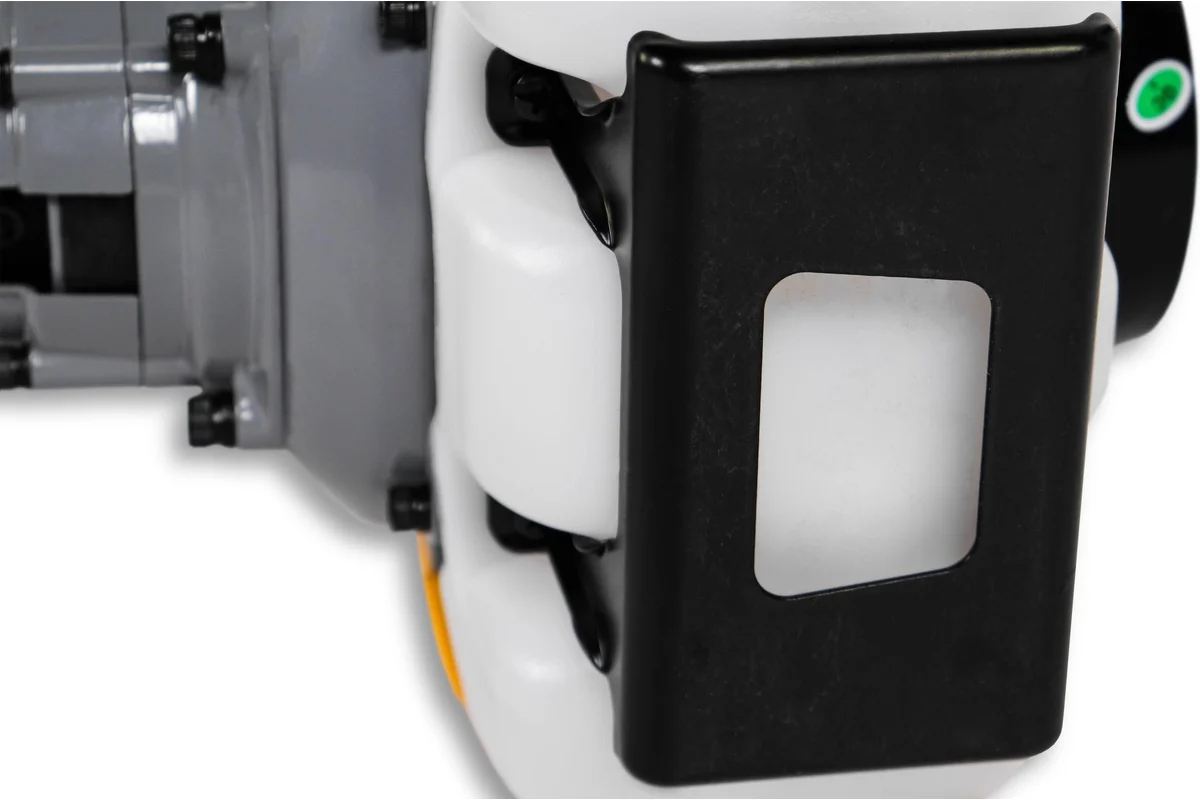 benzotrimmer-champion-t444s-2-toplivnyj-bak-i-karbyurator