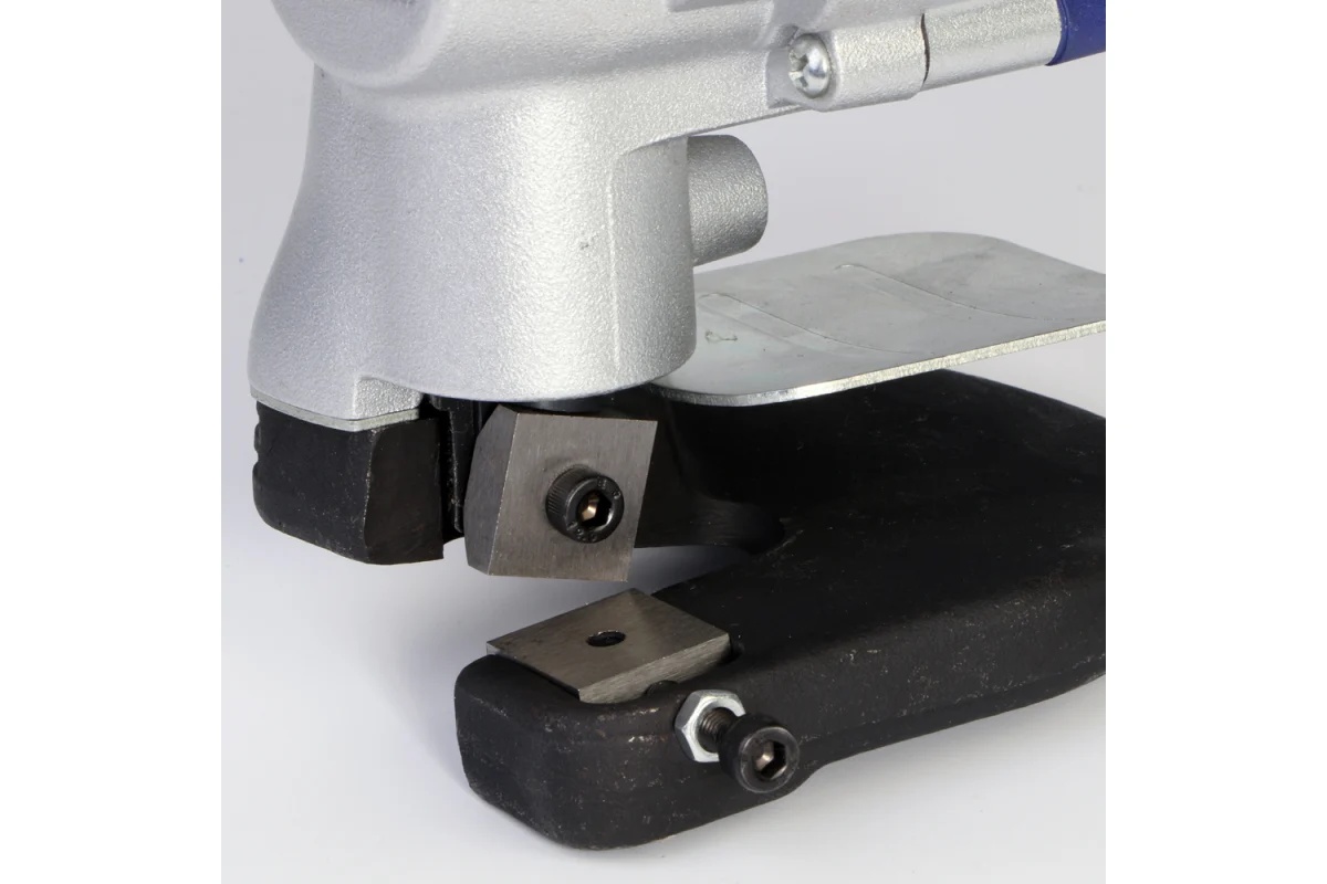 diold-220v-electric-scissors-ner-1-3-2-blade-head-closeup