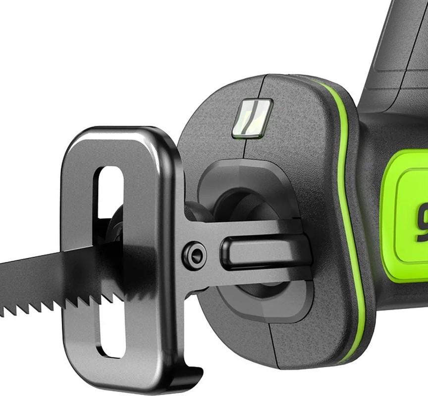 reciprocating-saw-greenworks-gpt-crs-25-blade-closeup