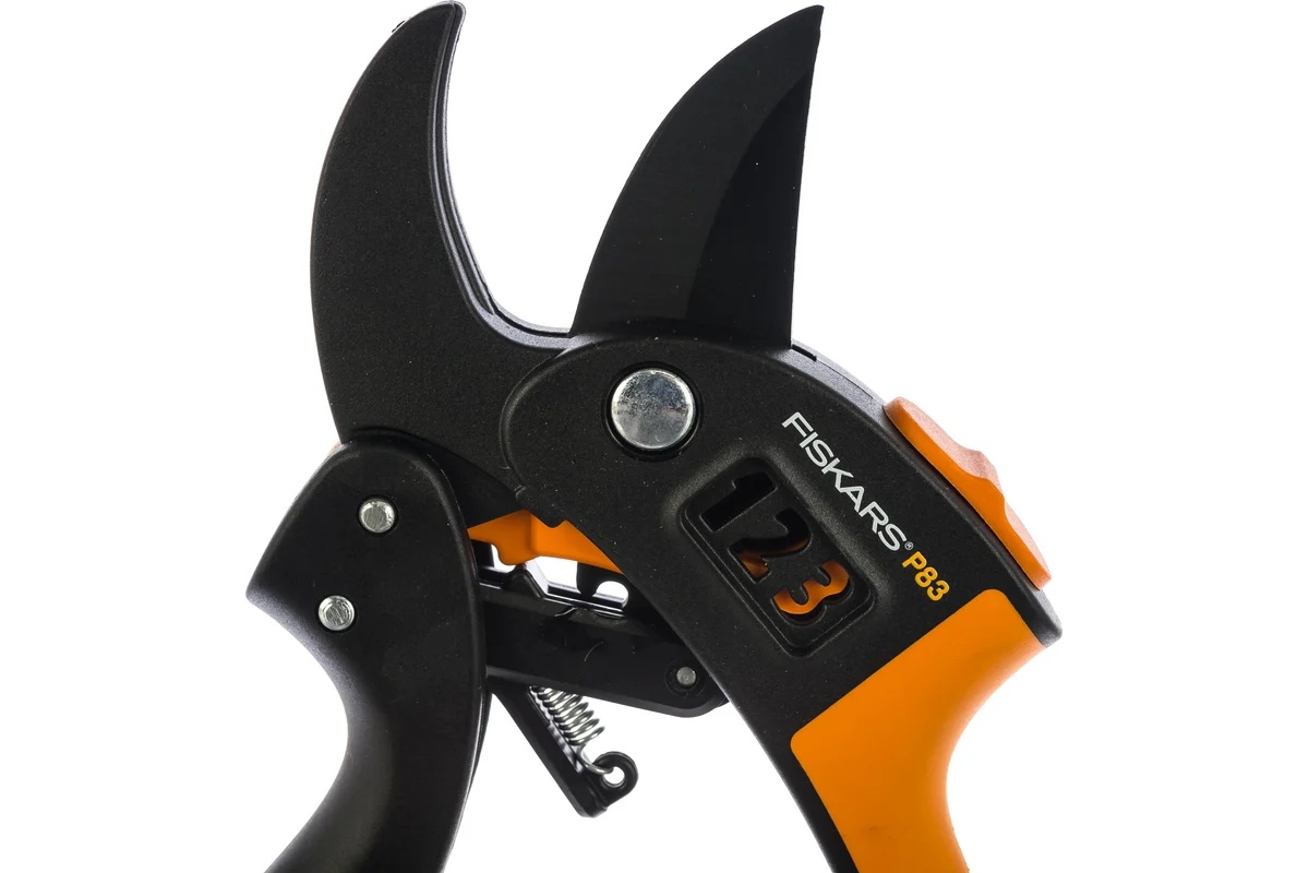 sekator-fiskars-111670-osnova