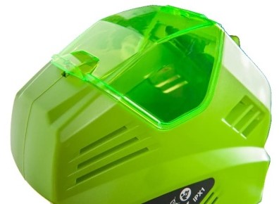 battery-cultivator-greenworks-27087vb-4ah-battery-charger-battery-cover-close-up