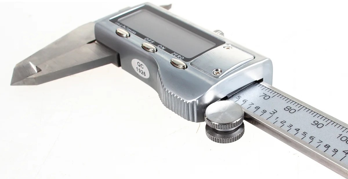elitech-digital-caliper-2210-001700-display-buttons