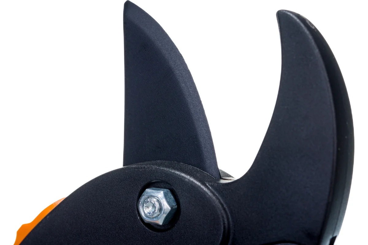 sekator-fiskars-111670-lezvie