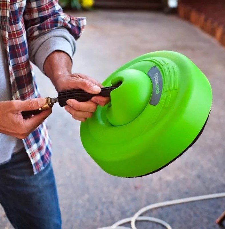 greenworks-5201807-nasadka-dlya-moyki-ispolzovanie-derevo