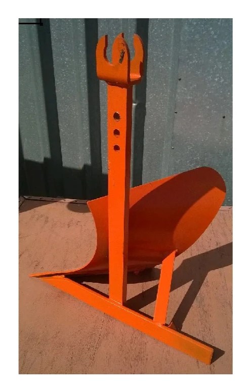 plug-dlya-motobloka-s-proushinoy-i-tremya-otverstiyami-tselina-010312-vid-sboku