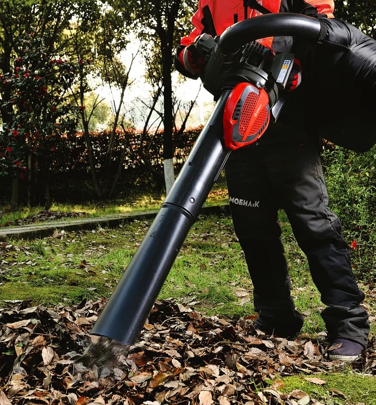 benzinovaya-vozduhoduvka-pylesos-mobil-k-xb27b-premium-mbk0023877-motor-closeup