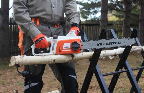 pila-tsepnaya-elektricheskaya-villartec-se184s-v-rabote