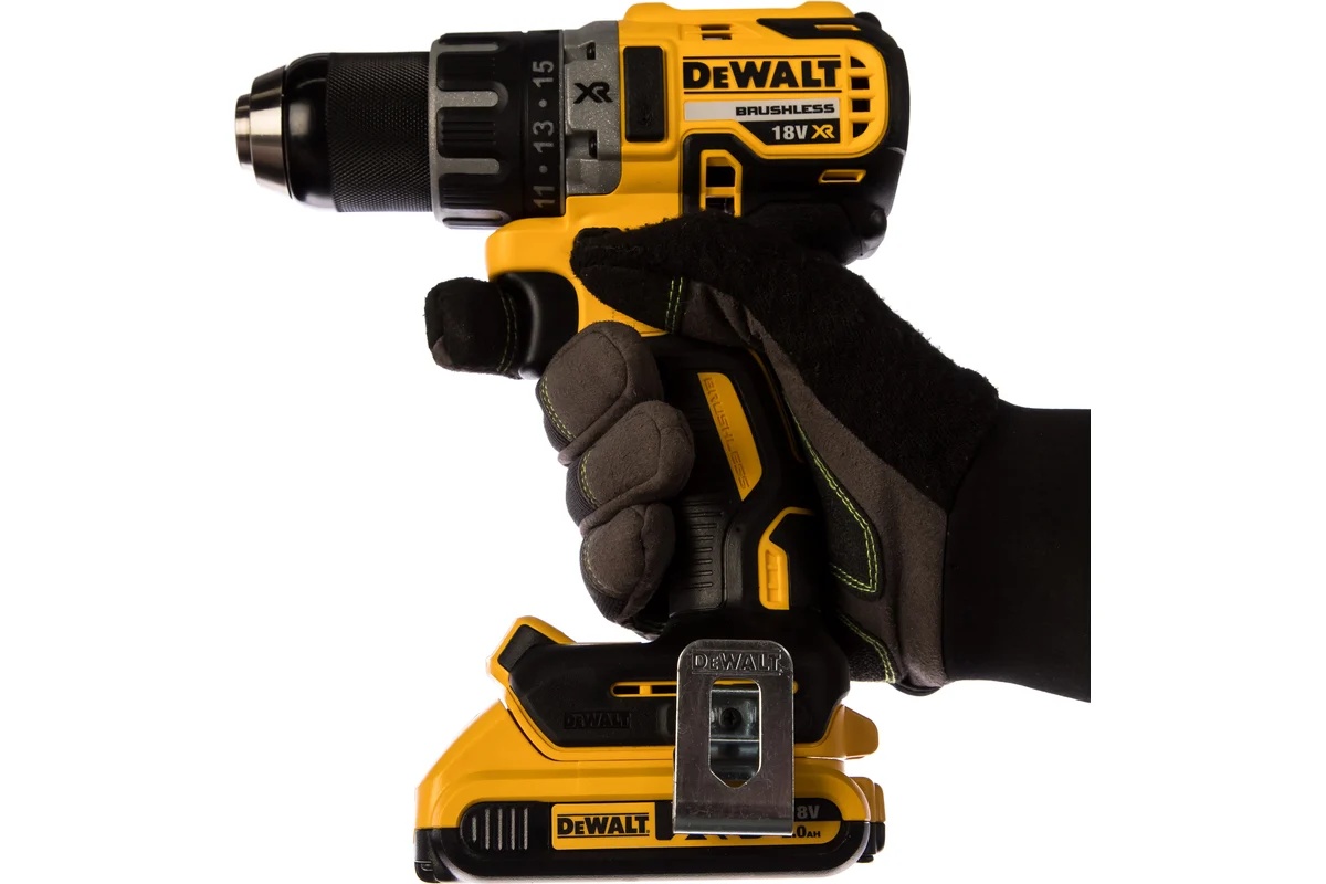 dewalt-dcd791d2-v-ruke