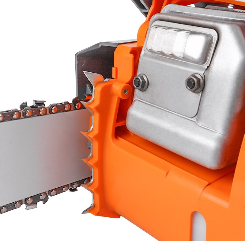 villartec-sb018-legend-gasoline-chainsaw-bumper-spikes-detail