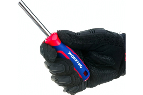 otvertka-bitoderzhatel-workpro-wp221049-v-ruke