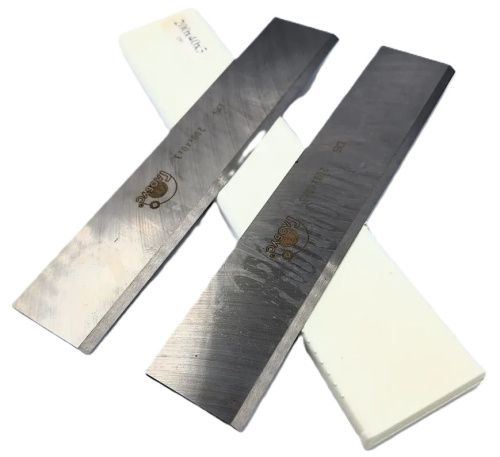 7054431531