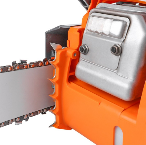 villartec-sb018-legend-gasoline-chainsaw-bumper-spikes-detail