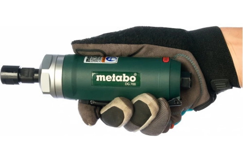 metabo-pnevmo-pryamaya-shlifmashina-dg-700-v-rukah