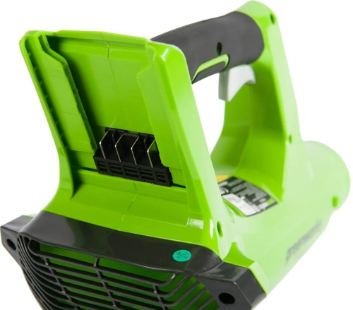 akkumulyatornyy-vozduhoduv-greenworks-24v-2404807-bottom-view