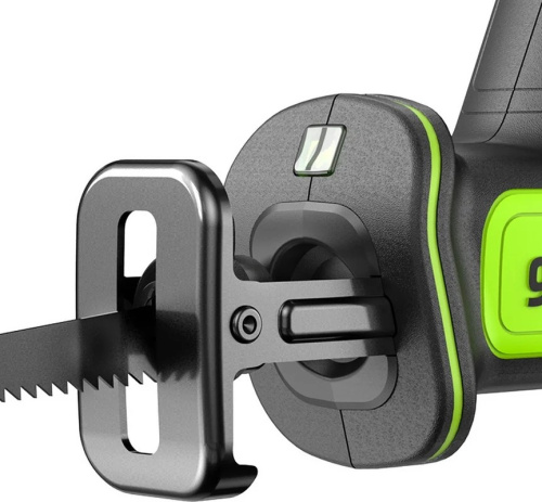 reciprocating-saw-greenworks-gpt-crs-25-blade-closeup