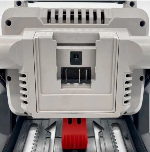 cordless-led-floodlight-crown-ct26018hx-charging-port