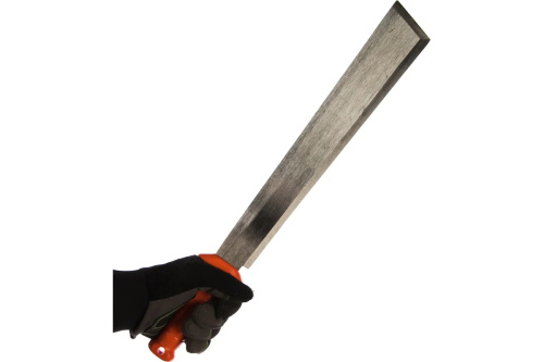 machete-490mm-plastikovaya-rukoyatka-zhestkiy-chekhol-v-ruke