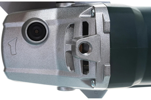 metabo-220v-uglovaia-shlifmashina-we2000-230-606432000-korpus-reduktora-krupnym-planom