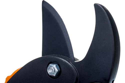 sekator-fiskars-111670-lezvie