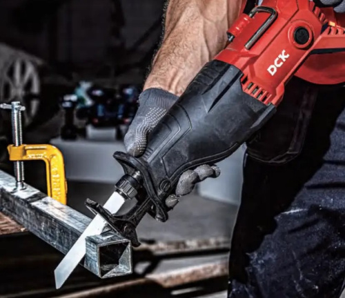 pila-sabelnaya-dck-kjf02-30-work-steel