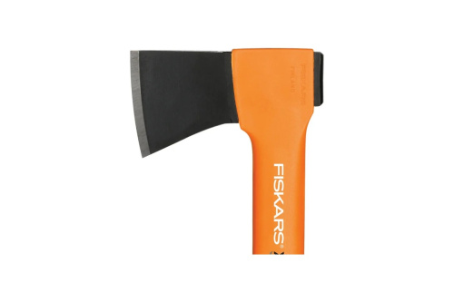 topor-turisticheskii-fiskars-x5-lezvie-blizko