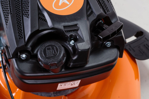 gazonokosilka-benzinovaya-villager-vrsh-555r-koleso-perednee