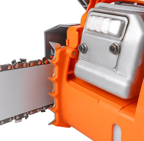 villartec-sb018-legend-gasoline-chainsaw-bumper-spikes-detail