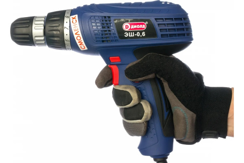 diold-220v-drel-shurupovert-esh-0.6-v-ruke-rabochiy-rakurs